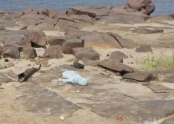 C0rp0 todo ‘pipocad0’ é encontrado em saco na Praia do Cachorro, em Iranduba