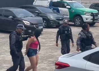 Mulher invade casa de madrugada e sequestra vítima de 17 anos em Manaus