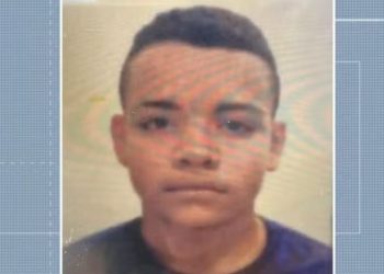 Vídeo: Motociclista pega dois tiros enquanto pilotava em avenida e morr3