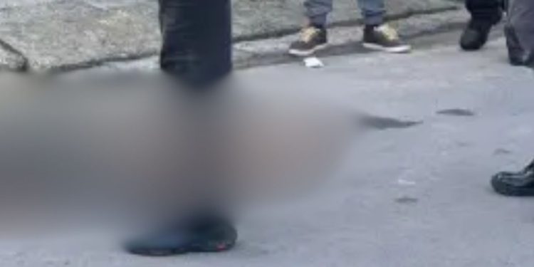 Motoqueiro cai no meio da rua e morre misteriosamente no bairro Tarumã
