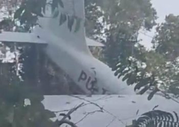 Após fazer pouso forçado na BR-14, piloto de avião foge com supostamente malotes de dinheiro; vídeo