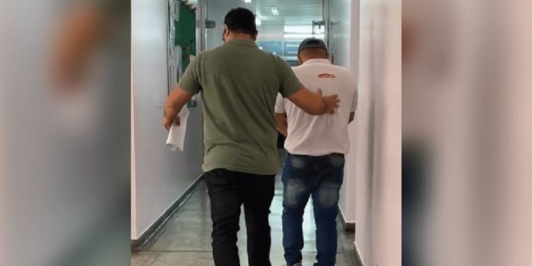 Polícia prende homem que passou a perseguir a ex após separação em Manaus