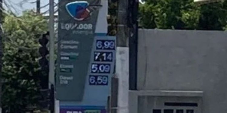 Gasolina em Manaus aumenta novamente e chega a R$ 6,99 nos postos