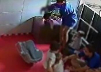 Vídeo mostra professora mordendo bebe de um ano em berçário