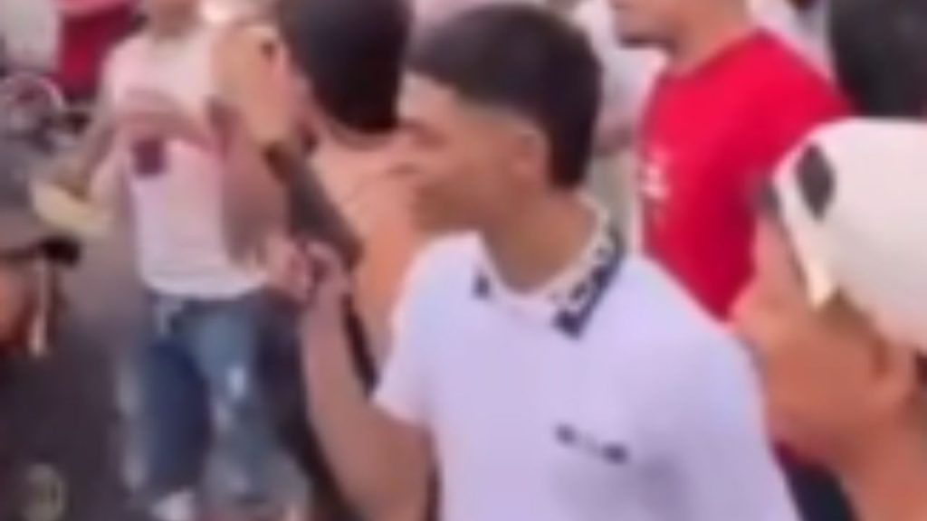 Vídeo: Polícia procura por jovem que foi flagrado dançando com arma na mão em Manaus