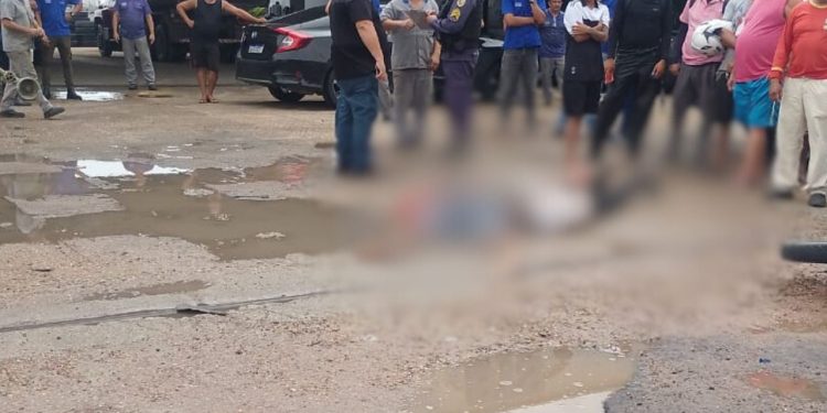 Vídeo: Dupla tenta assaltar estudantes em Manaus, mas são pegos por justiceiro armado