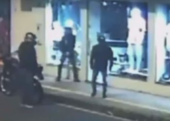 Vídeo: Loja do Alvorada é roubada durante a noite e criminosos causam prejuízo de R$ 20 mil