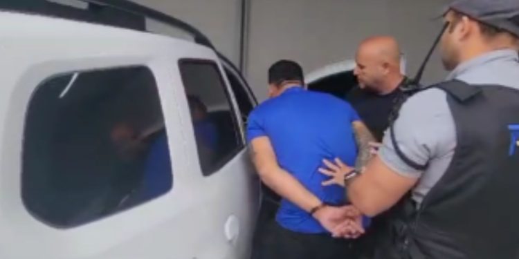 Vídeo: Homem tenta fazer empréstimo com documento de mort0 em Manaus e termina preso