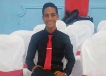 Vídeo: Bombeiros acham corpo de jovem que morreu afogado durante naufrágio no Amazonas