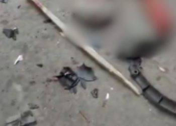 Vídeo forte: Acusado de roubo fica sofre nas mãos da população no bairro Cidade de Deus