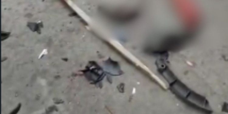 Vídeo forte: Acusado de roubo fica sofre nas mãos da população no bairro Cidade de Deus