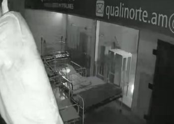 Vídeo: bandidos arrombam loja e entram pelo telhado em Manaus