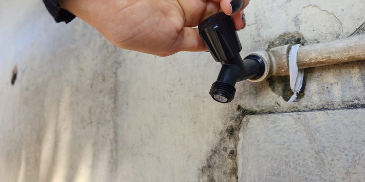 Moradores da Zona Sul de Manaus denunciam falta de água há dias