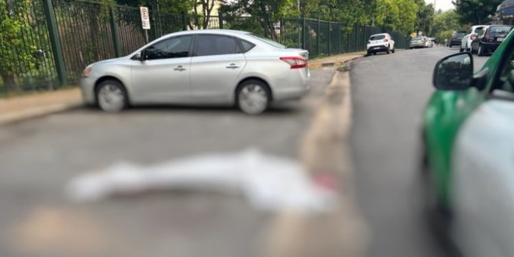 Na madrugada, homem é at1ng1do com f@cadas e m0rre em escadaria no Centro de Manaus