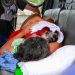 Em área isolada no Tarumã por causa da seca, mãe tem bebê dentro de helicóptero
