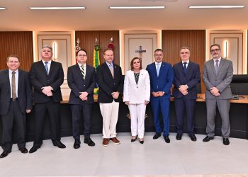 Yara Amazônia Lins é reeleita presidente do TCE-AM para o biênio 2026-2027