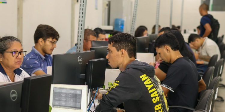 Governo do Amazonas divulga 136 vagas de emprego para esta segunda-feira (17)