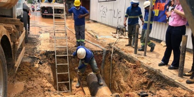 Águas de Manaus é multada em mais de R$ 420 mil por rompimento de três adutoras no Centro