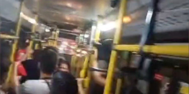 Passageiros do 640 flagram ladrã0 agindo e ficam indignados: ‘Aqui tem pai de família’; veja