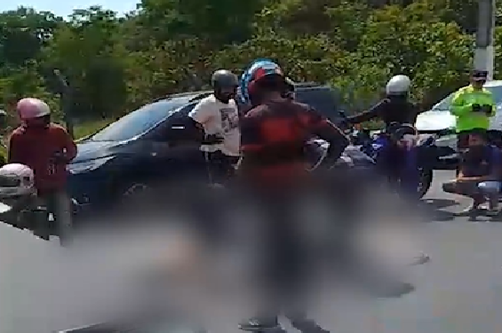 Vídeo mostra tentativa de reanimação de motoqueiro na avenida das Torres; ele não resiste