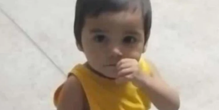 Mãe de bebê de 1 ano m0rt0 em Codajás usava ripa e dizia que ele chorava muito, diz polícia