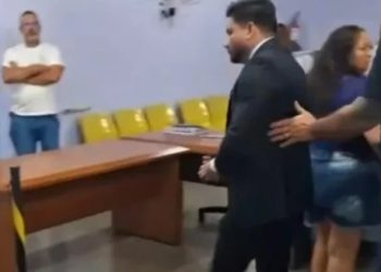Justiça mantém prisão do jornalista Alex Braga após audiência de custódia em Manaus