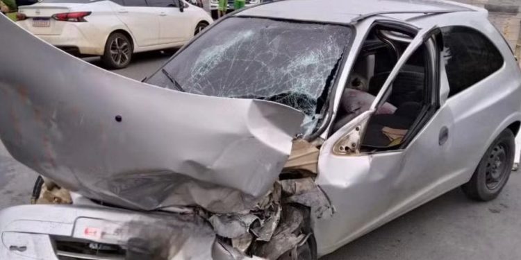 Casal liso foge do motel sem pagar e acaba se acidentando; mulher é entubada