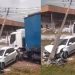 Vídeo: carro é atingido por caminhão em Manaus e fica imprensado no poste