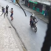 Câmera flagra dupla m@tand0 homem em frente de mercadinho em Manaus; veja