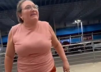 Vídeo: cliente do DB tenta devolver carne coberta de pele e acaba humilhada em Manaus: ‘palhaço’