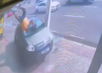 Vídeo forte: homem é atr0pelad0 em cima da calçada na Djalma Batista