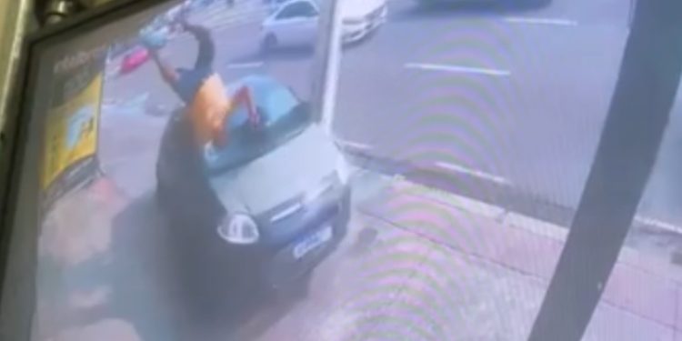 Vídeo forte: homem é atr0pelad0 em cima da calçada na Djalma Batista