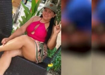 Vídeo: marido escapa da m0rte em acidente de moto e chora sobre o c0rpo da esposa