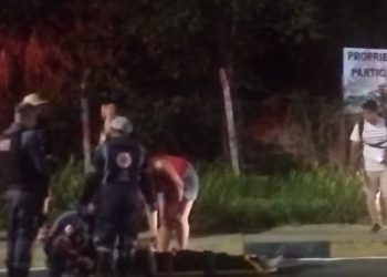 Vídeo: menina de 14 anos leva f@cad@ na saída do Shopping em Manaus