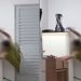 Vídeo: homem fica preso na porta da casa da ex ao tentar reatar relação