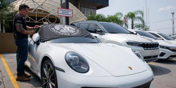 Bandidos ostentam carrões de luxo em Manaus comprados com dinheiro do crime