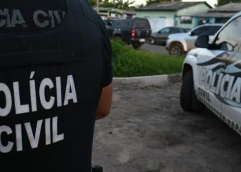 Homem agarra o irmão na porta do banheiro, tira a toalha dele e comete estupr0 no Amazonas