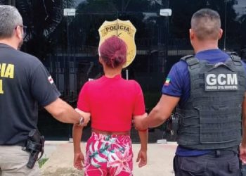 Mulher é presa com mais de 100 trouxinhas, mas coloca culpa na nora e no filho no Amazonas