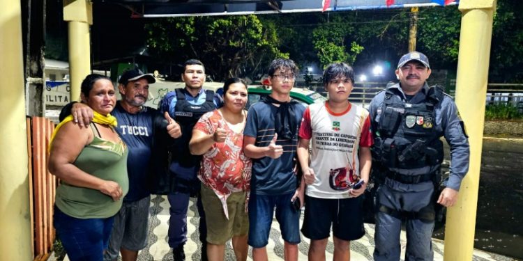 Jovens se perdem na mata escura em Parintins e pedem ajuda por aplicativo