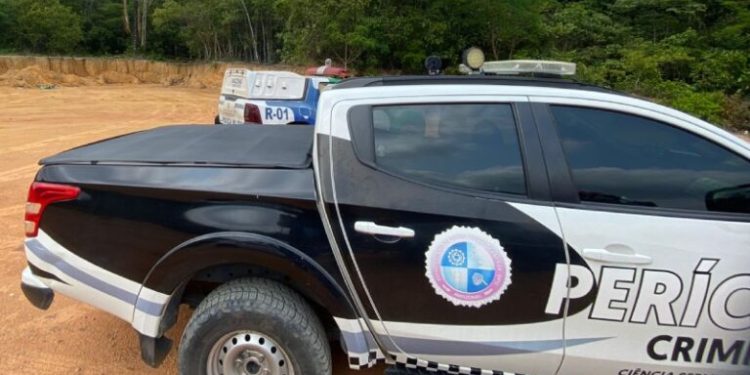 C0rp0 cheio de arames e colocado em estrutura de cama é carb0nizad0 no Tarumã