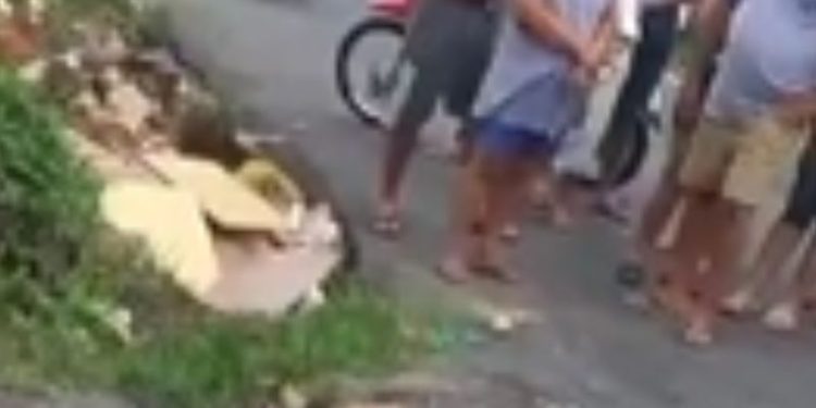 Vídeo: Amarrado, homem é abandonado em rua na Zona Oeste de Manaus após ser ex3cutad0