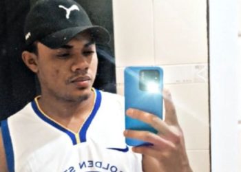 Após ser deixado em estado grave na porta de casa de sua mãe, jovem m0rr3 no hospital em Manaus
