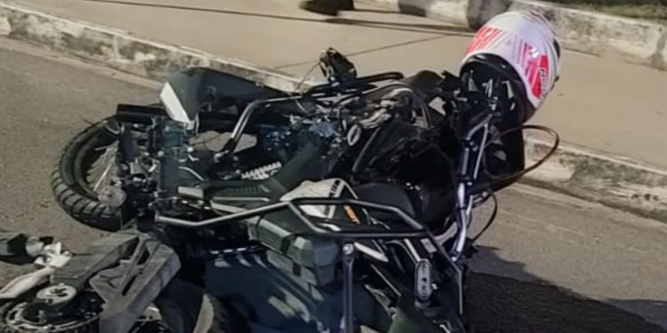 Motociclista colide contra van em Manaus e m0rr3 ao ser arremessado na calçada