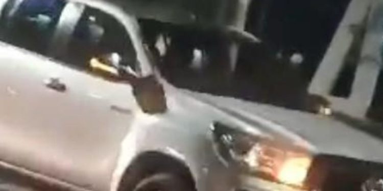 Motorista de Hilux atr0pel@ moradora de rua na avenida Coronel Teixeira; veja o vídeo