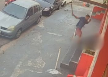 Vídeo: Homem leva paul@d@s e fac@d@s enquanto 'dava um sono' em Manaus