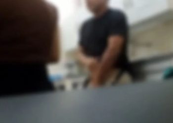 Vídeo mostra médico falando para paciente tocar em suas 'partes' dentro de consultório no Amazonas
