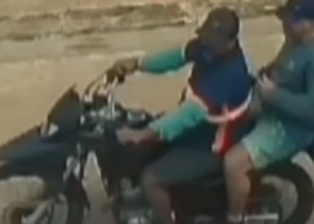 Câmera flagra homens que roubaram R$ 30 mil em espécie da casa de empresário em Itacoatiara