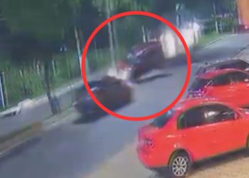 Motorista embriagado perde o controle, bate no poste e deixa outro homem ferido em Manaus; VÍDEO