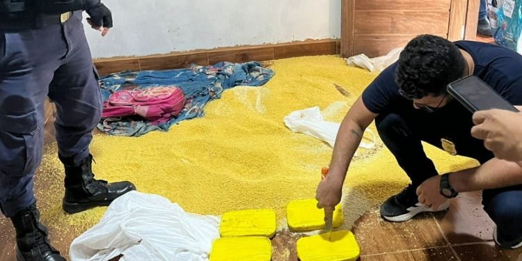 Zé da Carrocinha esconde droga na farinha e acaba preso no Amazonas