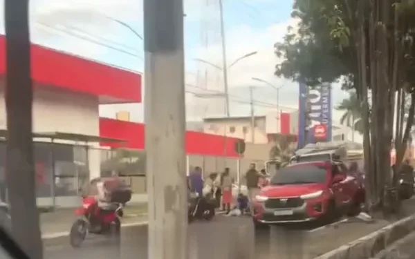Vídeo: Trânsito complica no Japiim após motociclista se f3rir em ac1dente nesta manhã